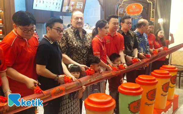 Thumbnail Berita - Pecinta Thai Tea Wajib Coba! Brand Teh Legendaris Thailand Resmi Hadir di Surabaya