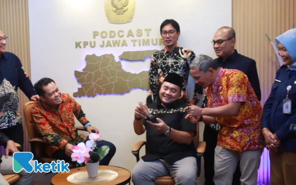 Thumbnail Berita - KPUD Jatim Luncurkan Podcast, Ketua KPU RI: Saya Harap Daerah Lain Mencontoh