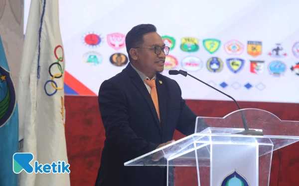 Thumbnail Ketua KONI Halmahera Selatan Iksan Kaleseran memberikan sambutan Sabtu 26 Juli 2025 (Foto: Mursal/ Ketik)