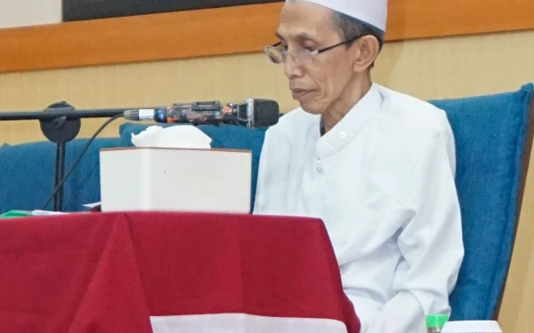 Thumbnail KH Zuhri Zaini Jelaskan Perbedaan Orang Dermawan dan Bakhil