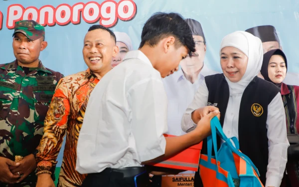 Thumbnail Berita - Lengkap dan Terbaik se-Jatim, Gubernur Khofifah Puji Sekolah Rakyat di Ponorogo