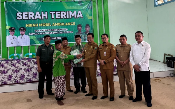 Thumbnail Berita - Ambulans untuk MWCNU Cermee, Upaya Pemkab Bondowoso Dorong Akses Kesehatan