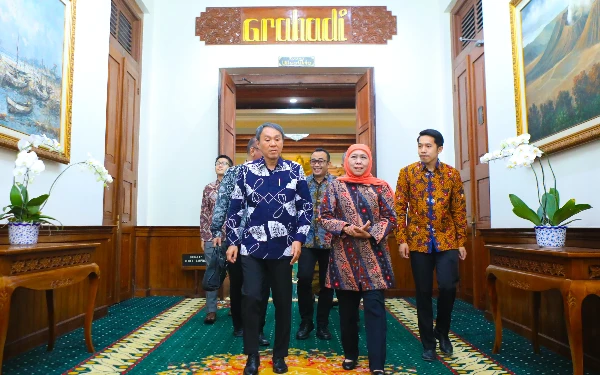 Thumbnail Berita - Konjen Jepang Temui Khofifah di Grahadi Pererat Kerja Sama dan Penguatan SDM! Bahas Apa Lagi?