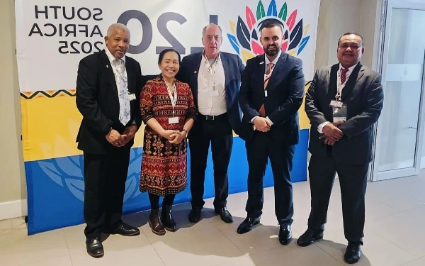 Thumbnail Berita - L20 Summit 2025 di Afsel, Delegasi Indonesia Suarakan Kepentingan Pekerja Informal