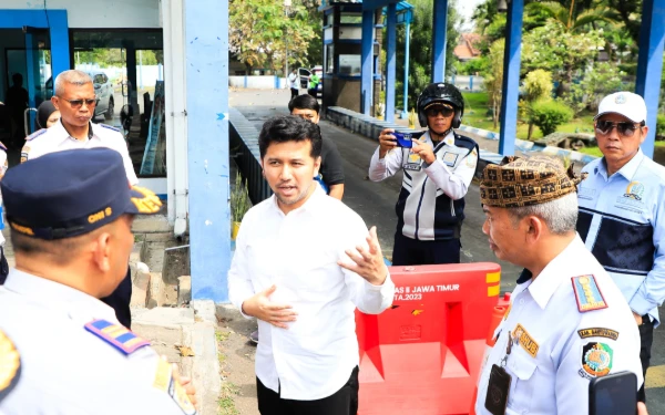 Thumbnail Berita - Wagub Emil Bahas Langkah Strategis Atasi Antrean di Pelabuhan Ketapang dan Distribusi BBM
