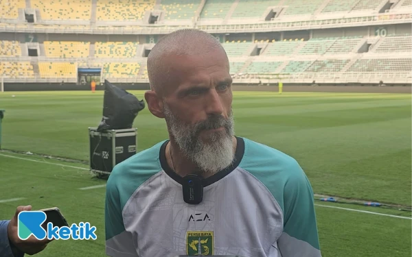 Thumbnail Berita - Manajemen Persebaya Jelaskan Alasan Tunjuk Eduardo Perez Jadi Nahkoda Baru
