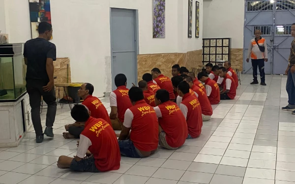 Thumbnail Berita - Cegah Kericuhan dalam Lapas, Dirjen Pas Jatim Pindahkan 37 Narapidana Berisiko Tinggi