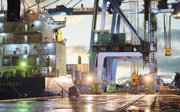 Thumbnail Berita - Transformasi Energi di Dua Pelabuhan Ambon, PT BIMA Konversi QCC dari Diesel ke Listrik