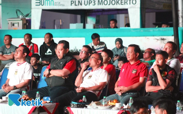 Thumbnail Hadir dalam acara tersebut beberapa jajaran Kepala OPD Kabupaten Jombang. Di antaranya Sekretaris Daerah (Sekda) Agus Purnomo, Kepala DLH Miftahul Ulum, dan Wakapolres Jombang Kompol Christian Bagus Yulianto. (Foto: Rifat/Ketik)