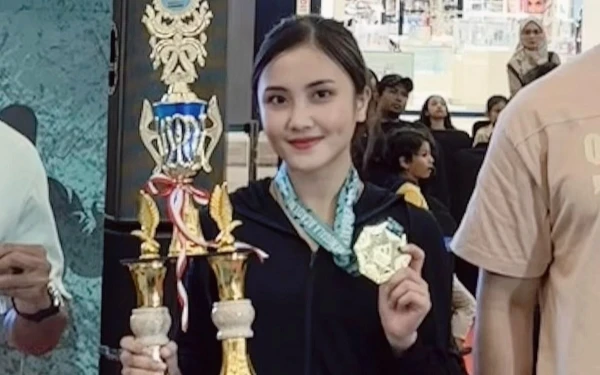 Thumbnail Berita - Profil Marsha Alycia Mahasiswa Unair Sabet Medali Emas Jakarta Kickboxing Tatami