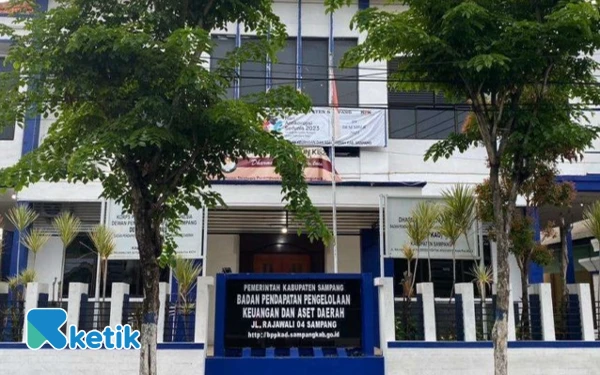 Thumbnail Berita - BPPKAD Sampang Akui Tak Bisa Tindak Pengguna Mobil Dinas Berpelat Putih