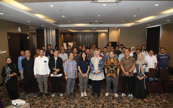 Thumbnail Berita - Kadis Kominfo Jatim Buka UKW, Dorong Jurnalis Adaptif di Era Digital