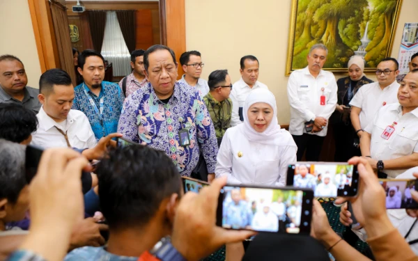 Thumbnail Berita - Gubernur Khofifah Kordinasi dengan Pertamina, Pastikan Distribusi dan Stok BBM di Jember Aman