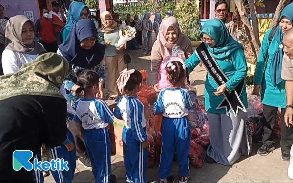 Thumbnail Berita - Pagi Ceria di TK Negeri Pembina Taman, Bunda PAUD Pemalang Apresiasi Sinergi Sekolah dan Orang Tua