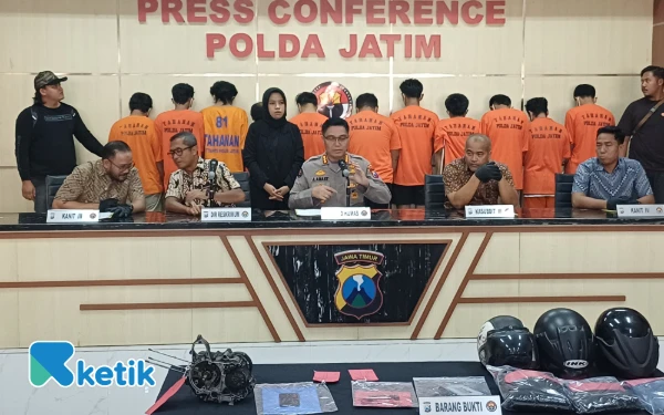 Thumbnail Berita - Ditreskrimum Polda Jatim Tangkap 12 Tersangka Curanmor Selama Juli 2025, Satu Pelaku Masih di Bawah Umur