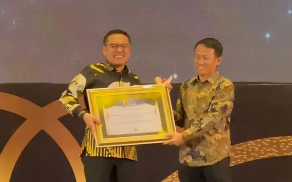 Thumbnail Berita - Wakil Ketua DPRD Surabaya Arif Fathoni Diakui sebagai Tokoh Politik Inspiratif
