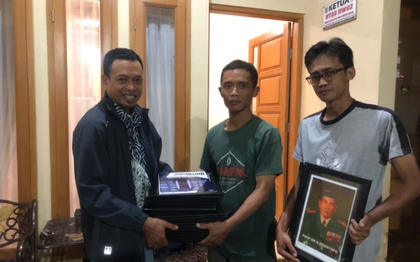 Thumbnail Berita - Pusdipwasbang Unitri Sumbang Foto Pahlawan Nasional di Dau Malang, Kuatkan Semangat Kebangsaan