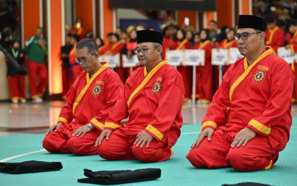 Thumbnail Berita - Tapak Suci Kukuhkan Mendikdasmen Abdul Mu'ti sebagai Pendekar Kehormatan