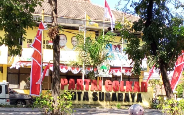 Thumbnail Berita - DPD Golkar Surabaya Bernuansa Merah Putih, Arif Fathoni Harap Generasi Muda Resapi Makna Kemerdekaan