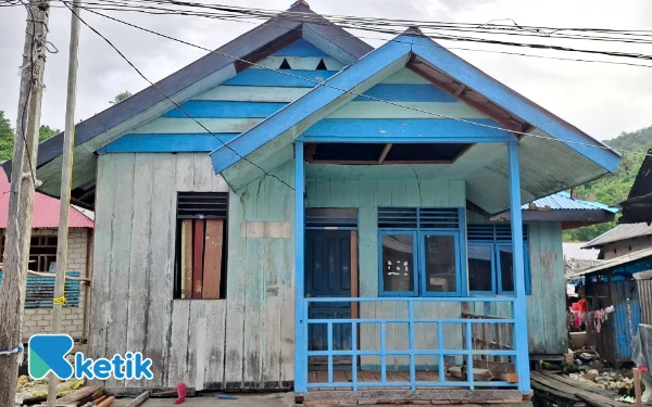 Thumbnail Kantor Desa baru Dowora Kecamatan Gane Barat Selatan yang sementara masih dalam proses pembangunan dan perbaikan (Foto: Mursal/Ketik)