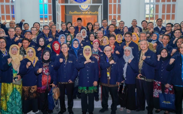 Thumbnail Berita - Gubernur Khofifah Ajak IKA UNAIR Berperan Strategis dalam Diplomasi Antarbangsa