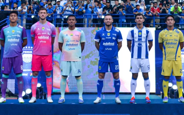 Thumbnail Berita - Filosofi 'City of Champions' di Balik Desain Jersey Terbaru Persib Bandung