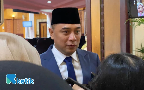 Thumbnail Berita - Bendera One Piece di Surabaya, Wali Kota Surabaya Eri Cahyadi: Aku Senengane Naruto