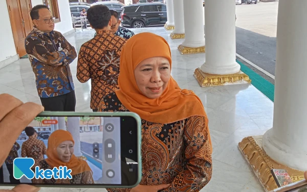 Thumbnail Berita - Marak One Piece, Gubernur Khofifah Tegaskan Merah Putih Harga Mati