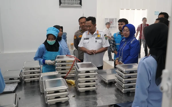 Thumbnail Berita - SPPG Hadir di Pujer, Komitmen Pemkab Bondowoso Perkuat Ketahanan Gizi Anak Bangsa