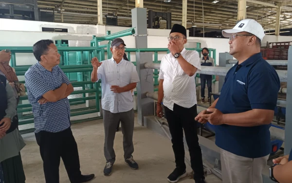 Thumbnail Berita - Komisi B DPRD Surabaya Sidak Temukan Retaknya Proyek RPH Tambak Osowilangun