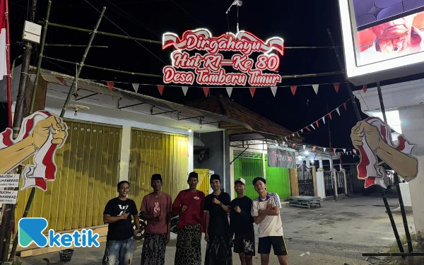 Thumbnail Berita - Sinergi Pemuda dan Pemdes Tamberu Timur Sampang, Desa Disulap Merah Putih Jelang 17 Agustus