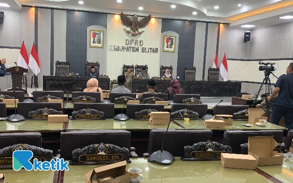 Thumbnail Berita - Rapat Paripurna DPRD Blitar Batal, Rakyat Terancam Jadi Korban 'Matahari Kembar'