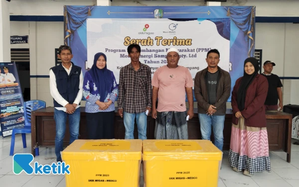 Thumbnail Berita - Dukung Kesejahteraan Nelayan Banyuanyar, Medco Energi Sampang Salurkan Bantuan Box Pendingin Ikan