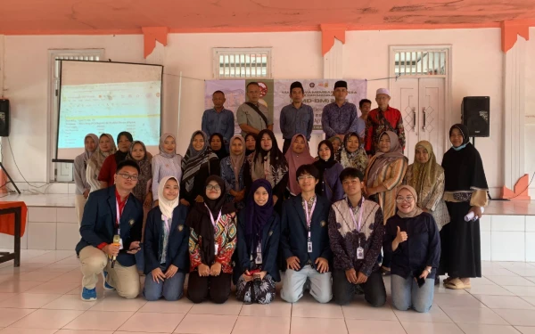 Thumbnail Berita - Manfaatkan Potensi Desa Teratak, Tim Doktor Mengabdi FTP UB Sosialisasikan Diversifikasi Manggis dan Pisang