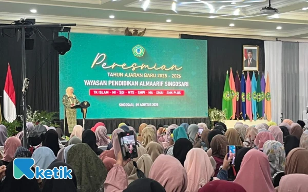 Thumbnail Berita - Khofifah Resmikan Tahun Ajaran 2025/2026, Dorong Sekolah Perkuat Pendidikan Karakter dan Akhlak