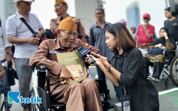 Thumbnail Berita - Abah Landoeng, Sosok Veteran yang Menginspirasi Iwan Fals Bikin Lagu Guru Oemar Bakrie