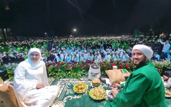 Thumbnail Berita - Sambut HUT ke-80 RI, Gubernur Khofifah Ajak Masyarakat Jatim Ikuti Dzikir Bersama Habib Syech