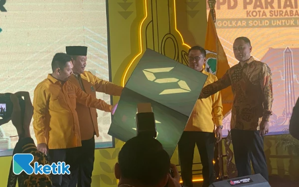 Thumbnail Berita - Tiga Generasi Ketua DPD Golkar Surabaya Ramaikan Musda XI