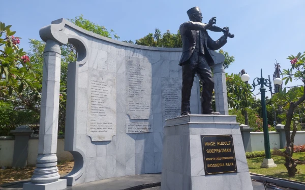 Thumbnail Berita - Dari Nada Kemerdekaan hingga Makam Pahlawan: Inilah Kondisi Makam W.R Soepratman Saat Ini