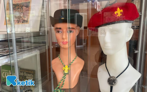 Thumbnail Potret Perlengkapan Pramuka Amerika di B-P House Surabaya. (Foto: Shinta Miranda/Ketik)