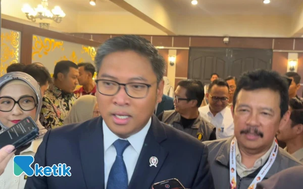 Thumbnail Berita - Stok Mencapai 4,3 Juta Ton, Wamentan RI Jamin Ketersediaan Beras Aman