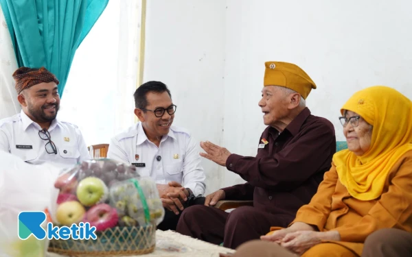 Thumbnail Berita - ‎Jelang HUT Ke-80 RI, Wali Kota dan Wawali Kota Batu Sambangi Veteran