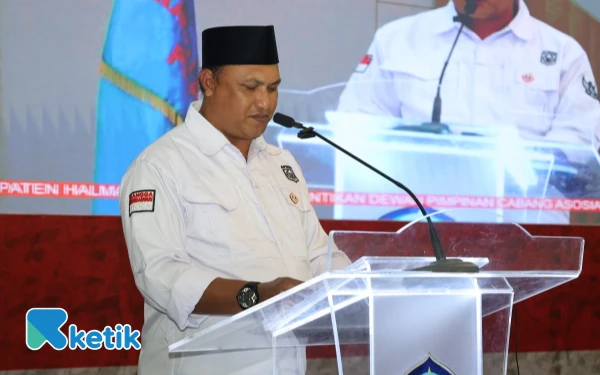 Thumbnail Ketua APDESI Halmahera Selatan Abdul Aziz Al-Amary saat sambutan Rabu, 13 Agustus 2025 (Foto: Mursal/Ketik)