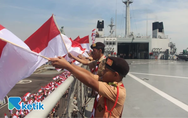 Thumbnail Berita - [Foto] Kemeriahan Peringatan Hari Pramuka di KRI Surabaya 591