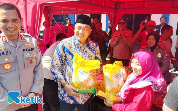 Thumbnail Berita - Lakukan Gerakan Pangan, Polres Situbondo Jual 30 Ton Beras Murah