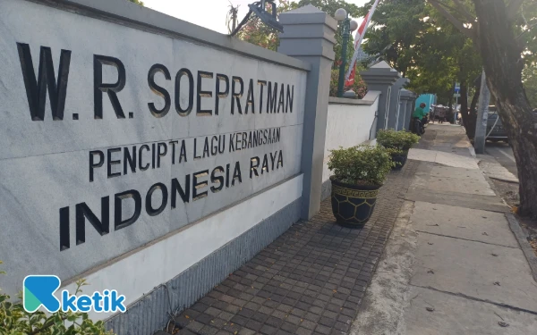 Thumbnail Berita - Menengok Makam Penggubah Lagu Indonesia Raya WR Soepratman di Surabaya, Dekat Pembuangan Sampah hingga Minim Penerangan