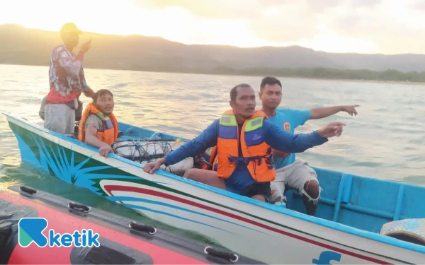 Thumbnail Berita - Sekoci Kapal KM. Anugrah Samudera Terbalik di Teluk Pacitan, Tiga ABK Berhasil Diselamatkan