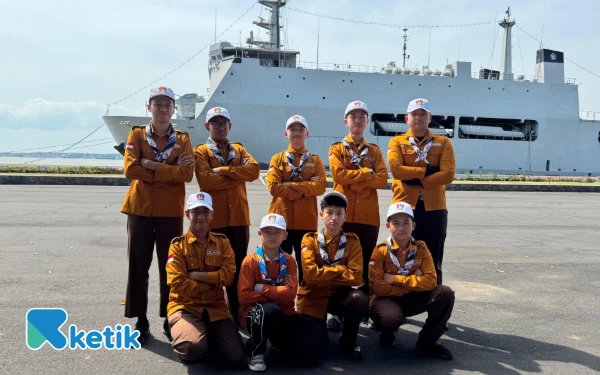 Thumbnail Berita - Kesan Pramuka Penggalang Aditya Sabil Ikut Upacara di Atas KRI Surabaya, Bangga!
