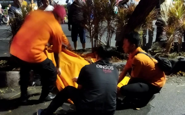 Thumbnail Berita - Tabrak Pembatas Jalan, Warga Sidoarjo Tewas di Jalan Panjangjiwo Surabaya