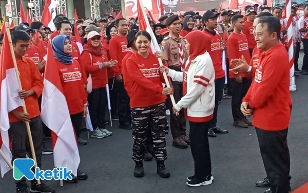 Thumbnail Berita - Gubernur Khofifah Lepas 300 Anggota Tim Ekspedisi 80 Gunung Arjuno